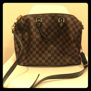 Very lightly used LV speedy 30 with shoulder strap